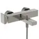 Edelstahl-Badearmatur mit zwei Hebeln und einem stabilen Auslauf, präsentiert von Ideal Standard. Standarddesign für moderne Badezimmer.